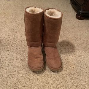 Tall UGGs in Chestnut Sz 8